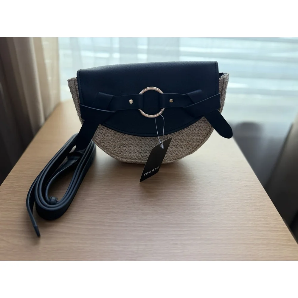 Black Faux Leather & Raffia Belt Bag Purse And Clutch Handbag Sz 1X ( 14 - 16 )